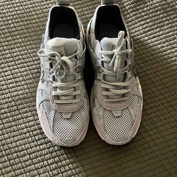 Women’s Nike V2K Run - Picture 12 of 16